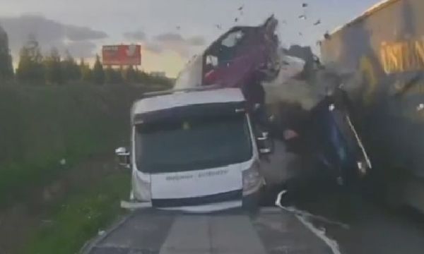 İzmir'de korkunç kaza: 1 ölü, 1 ağır yaralı